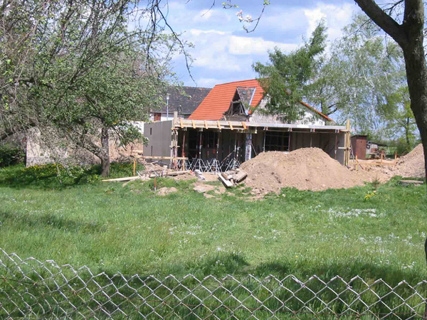 ein-Haus-entsteht-neu-nach-